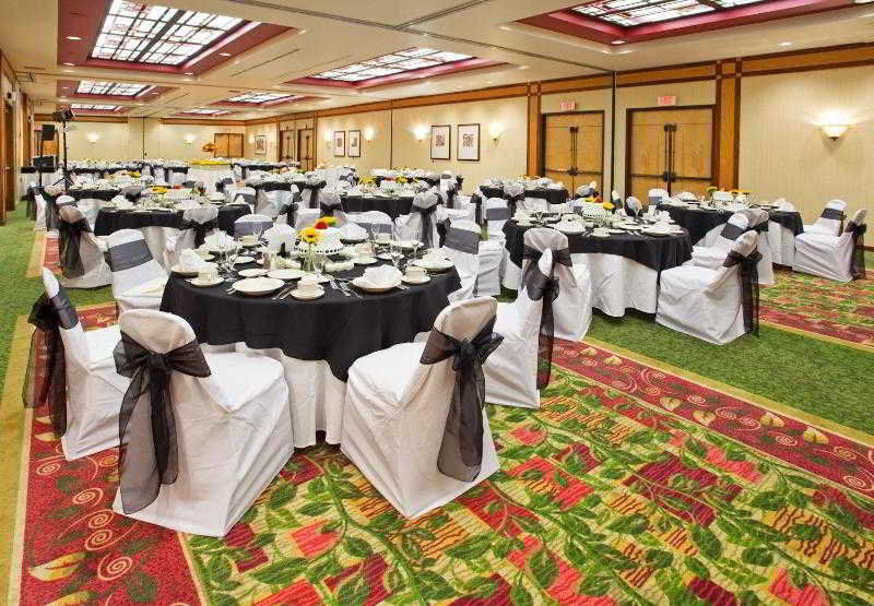 Courtyard By Marriott Center