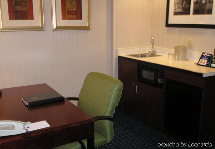 Staybridge Airport By Ihg Hotel