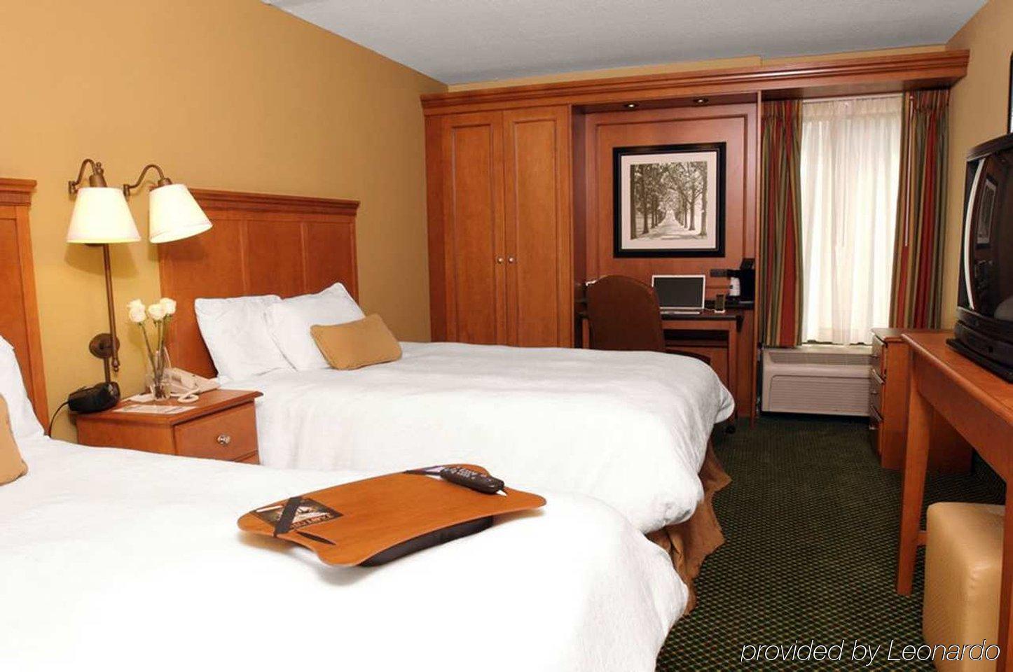 Hampton Greentree Hotel 3*