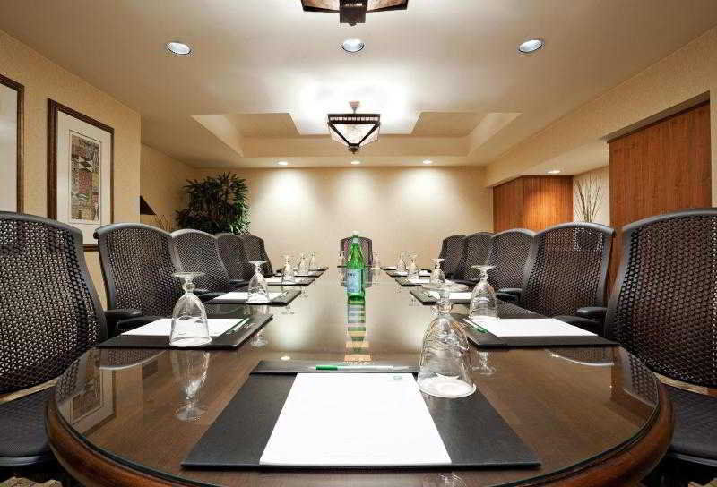 Courtyard By Marriott Center Hotel