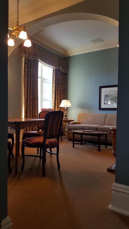 Mansions On Fifth Hotel 4*