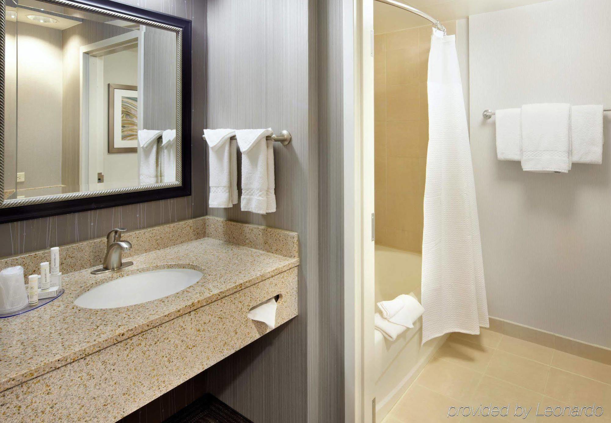 Courtyard Shadyside 3*