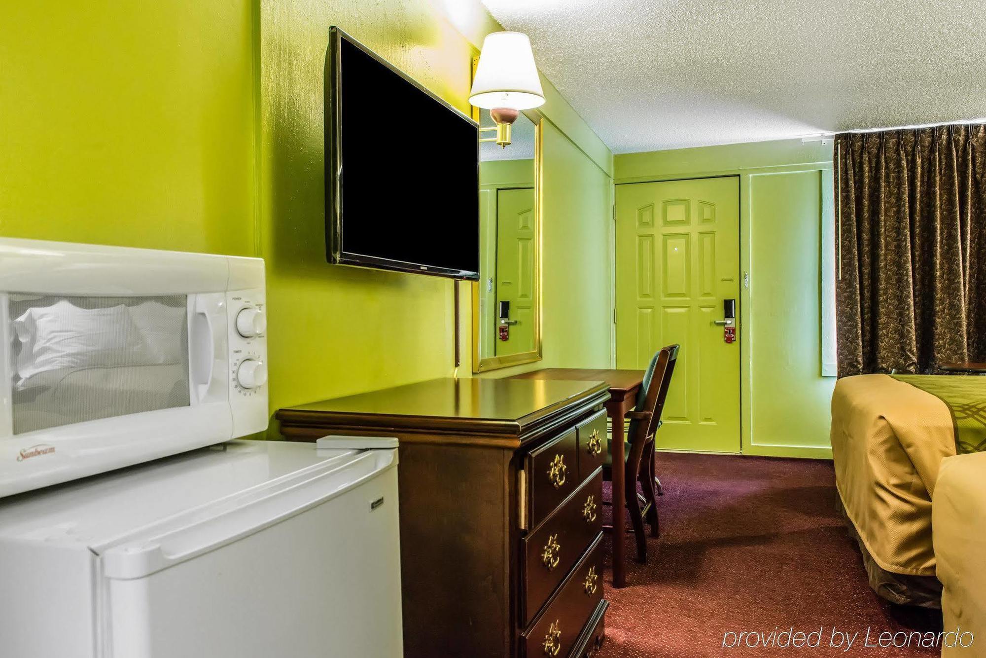 Lodge Econo I-79 *