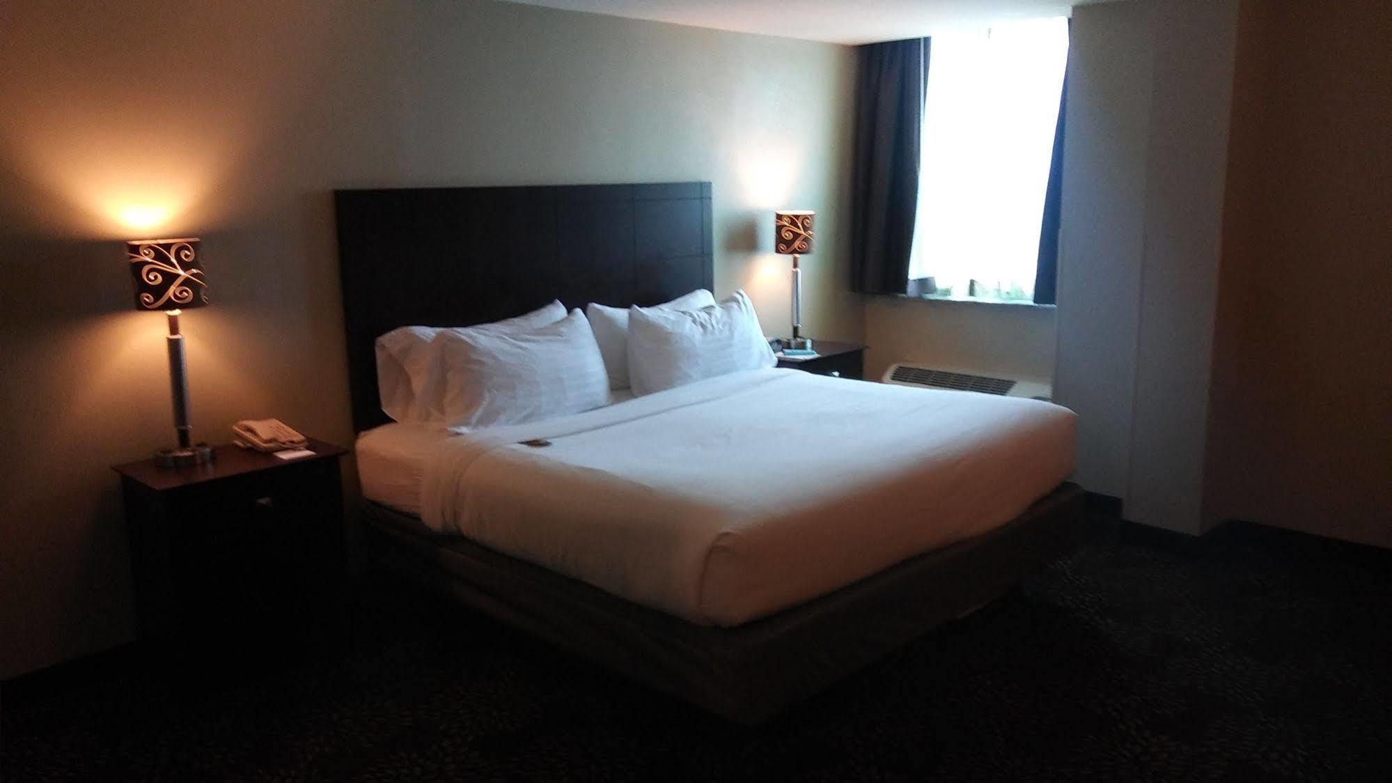 Express West - Greentree, An Ihg Hotel 4*