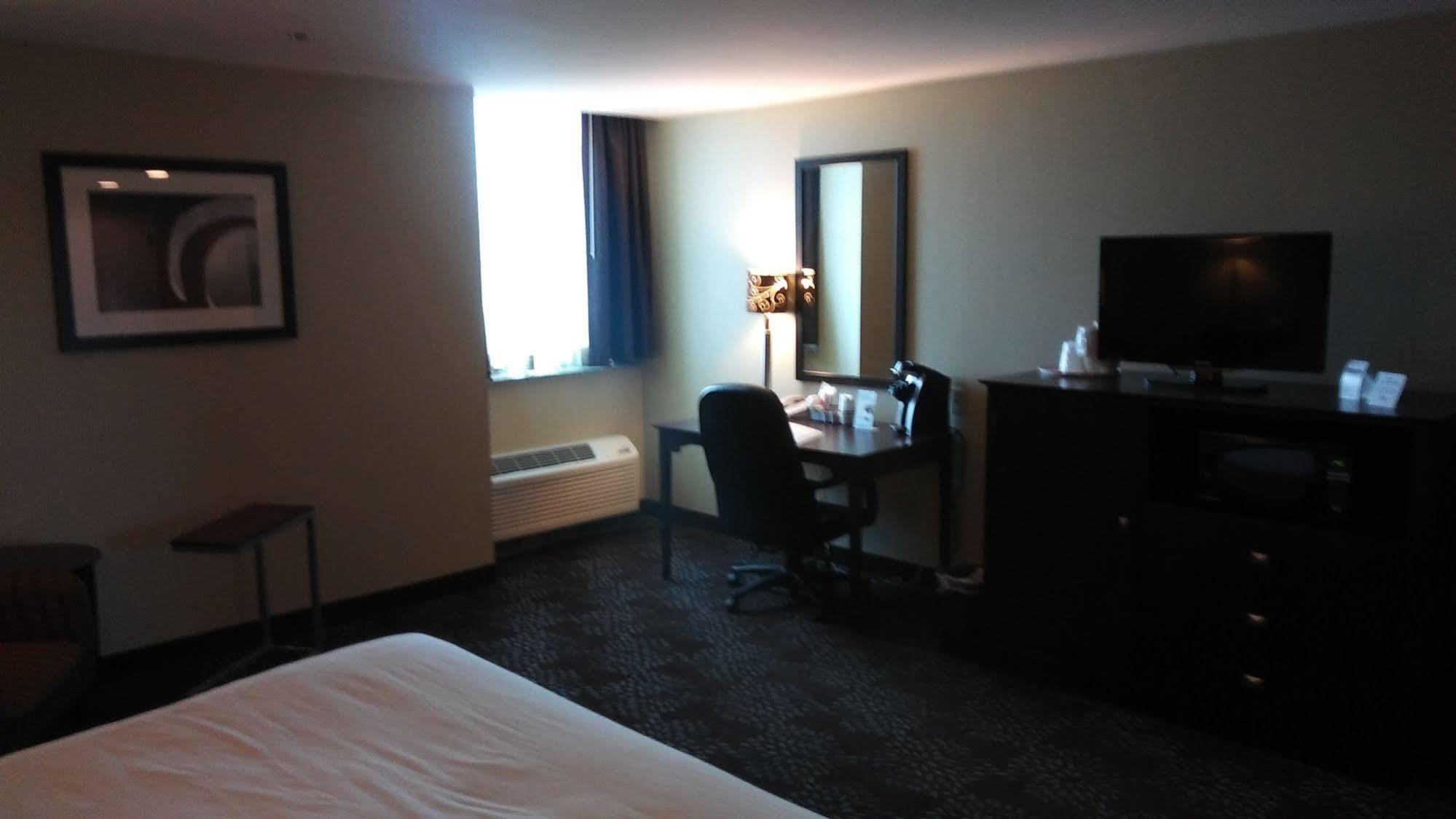 Express West - Greentree, An Ihg Hotel 4*