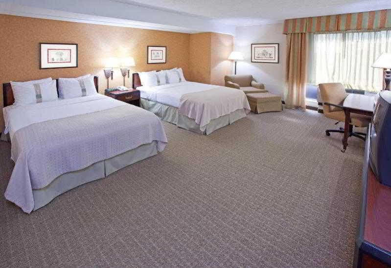Courtyard By Marriott Center