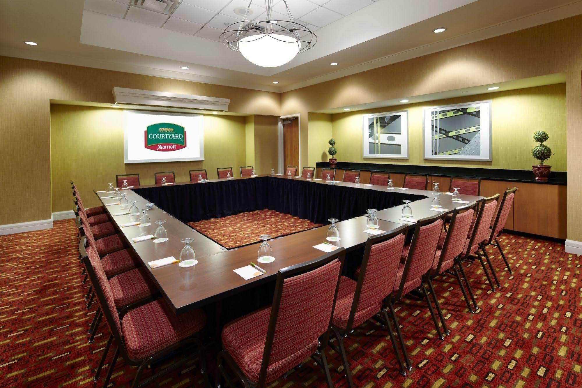 Hotel Courtyard By Marriott Downtown 4*