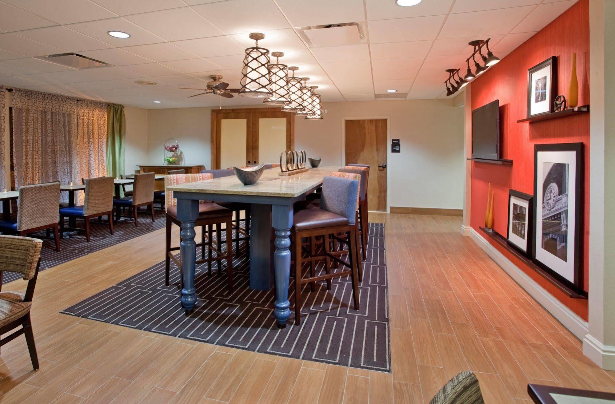 Hotel Hampton Greentree 3*