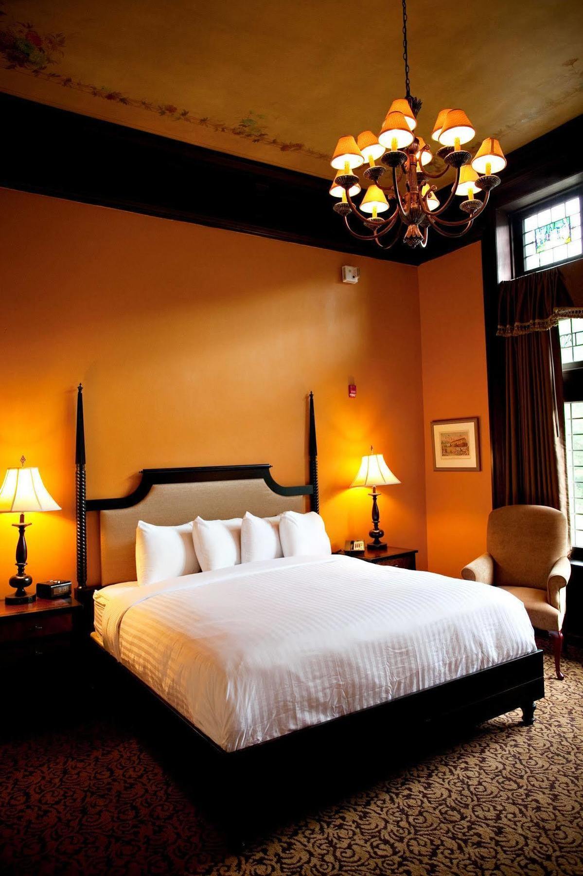 Mansions On Fifth Hotel 4*