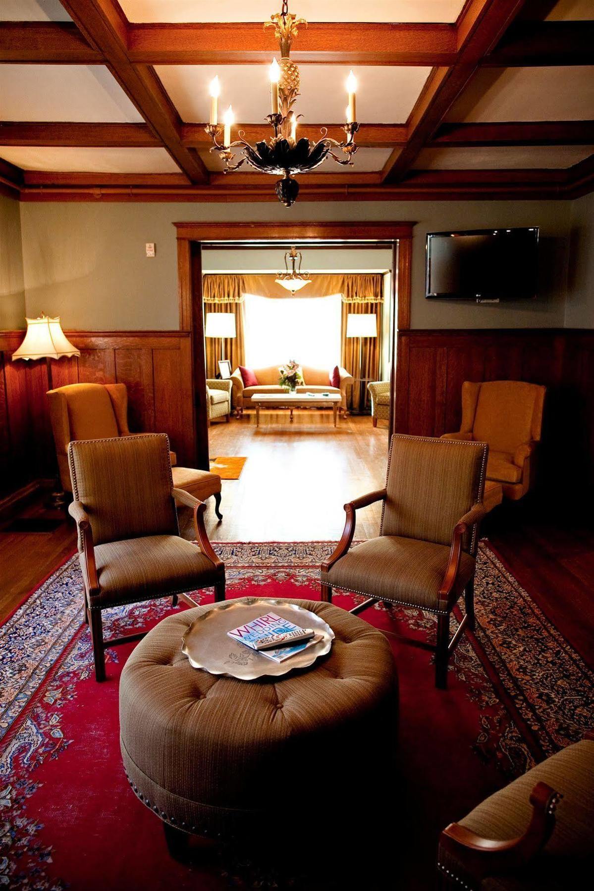 Mansions On Fifth Hotel 4*
