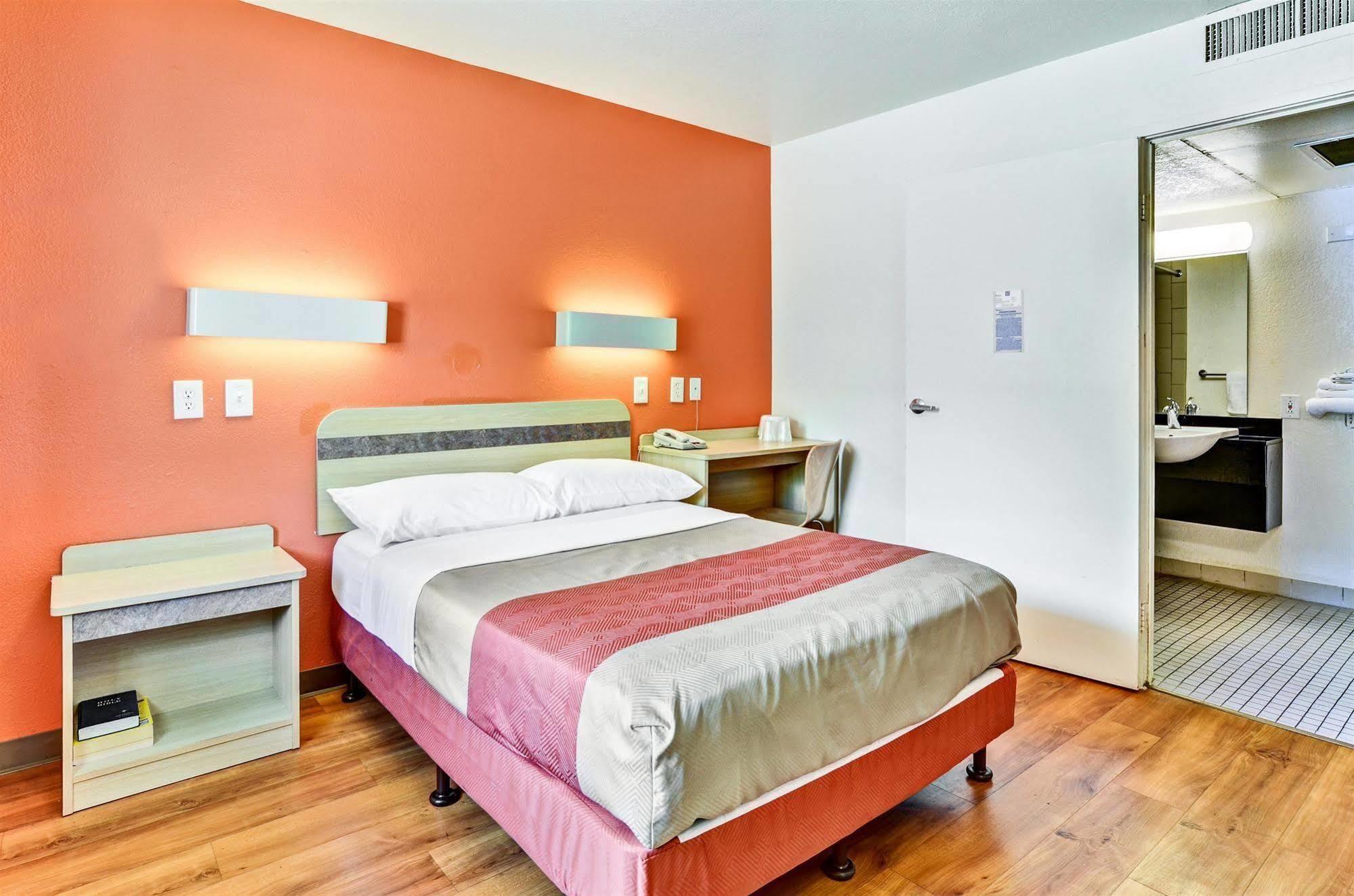 6-pittsburgh, Pa - Crafton Hotel