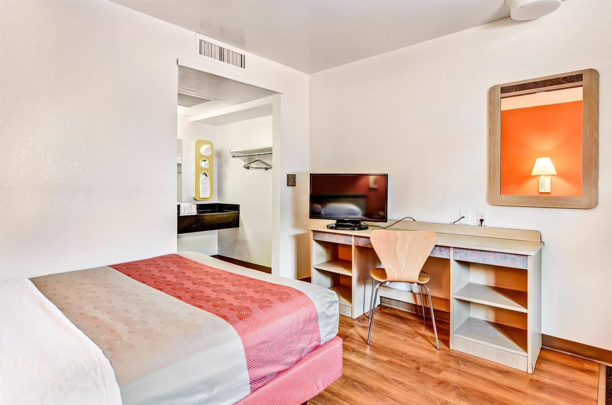 Hotel 6-pittsburgh, Pa - Crafton 2*