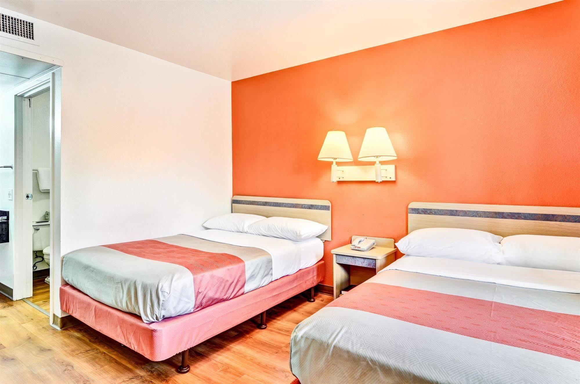 Hotel 6-pittsburgh, Pa - Crafton 2*