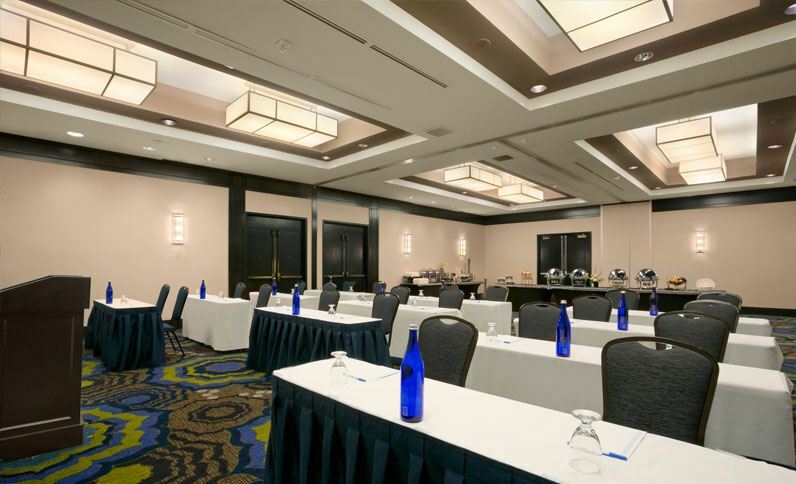 Courtyard By Marriott Center Hotel