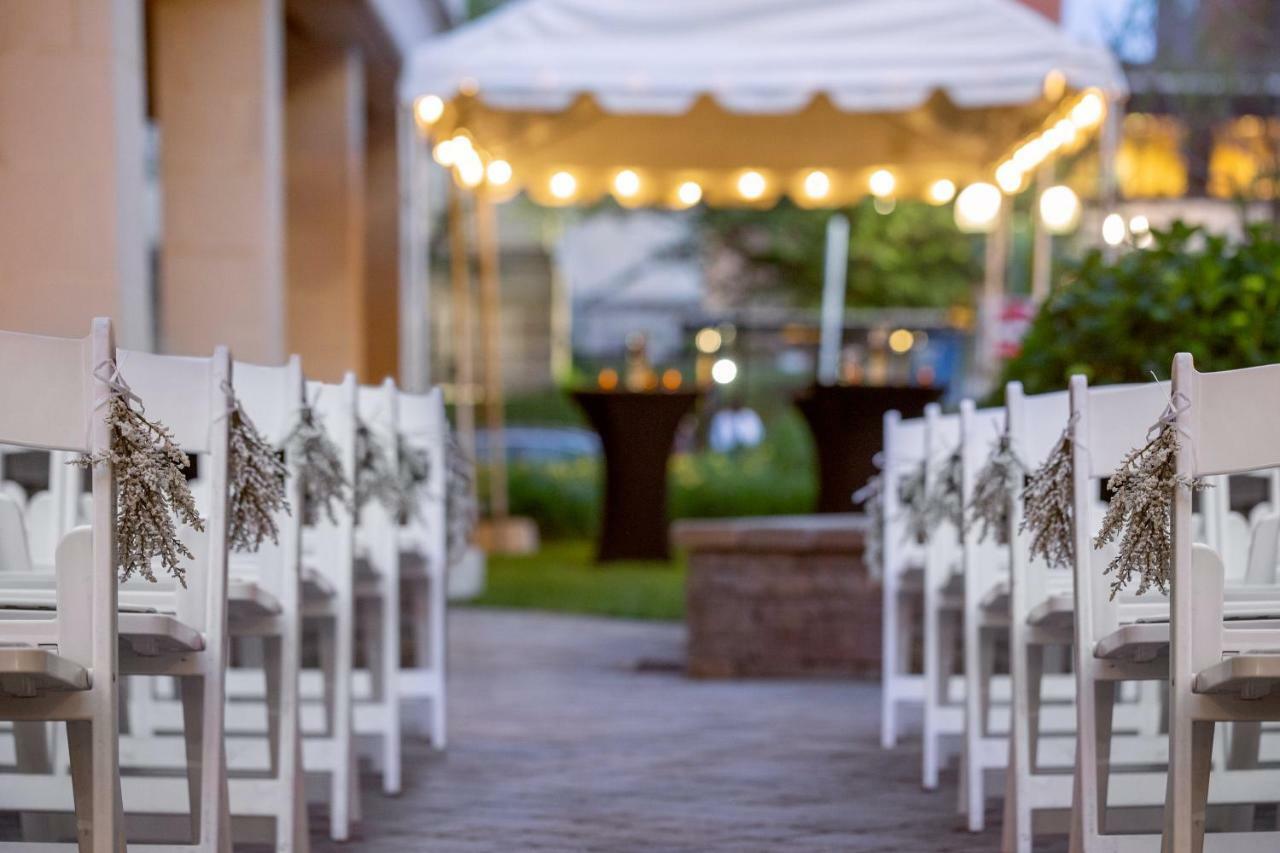 Hotel Courtyard Shadyside 3*