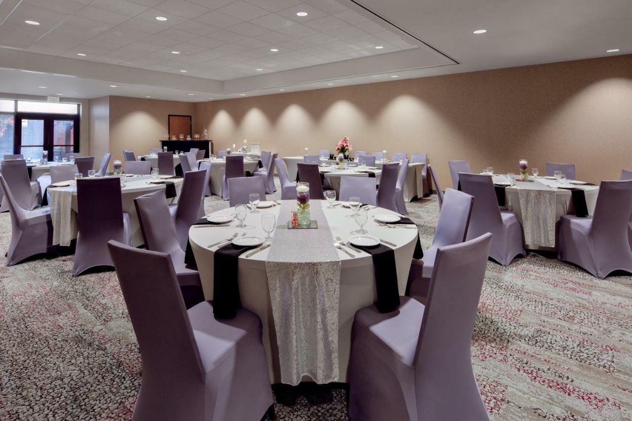 Courtyard Shadyside Hotel 3*