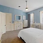 Historical 3 Bedroom Home In The Heart Of The City