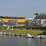 Family-Friendly 4Br Retreat Sleeps 12, Private Yard, Garage, Close To Stadiums, Casino & Downtown