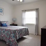 Cozy & Family Friendly Pittsburgh Home Sleeps 6