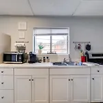 Convenient Pittsburgh Apartment 5 Mi To Downtown!
