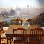 Comfy 3 Bedroom - Family Friendly Apt - City Access