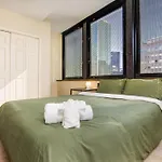 Luxe City Views Prime Location 24-7 Parking Gym Lounge