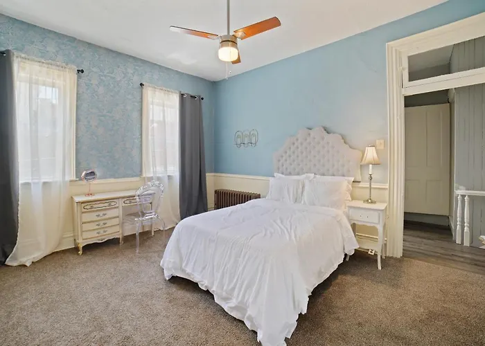 Historical 3 Bedroom Home In The Heart Of The City