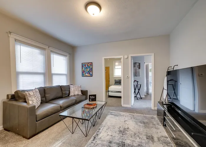 Convenient Pittsburgh Apartment 5 Mi To Downtown!