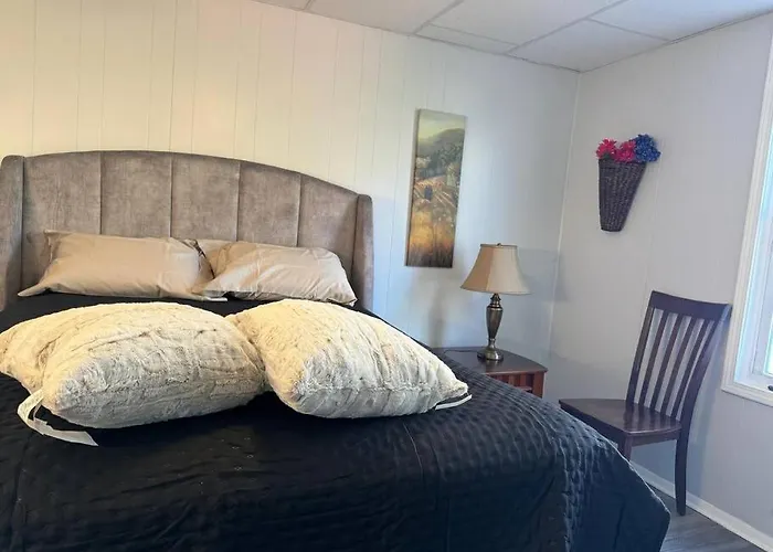 Tranquil Home, Master Suite, Zen Room, Pittsburg, Canton Avenue, Banksville