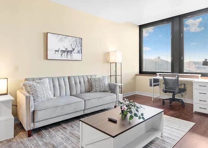 Luxury High Rise 1Bd River Views Downtown Pittsburgh