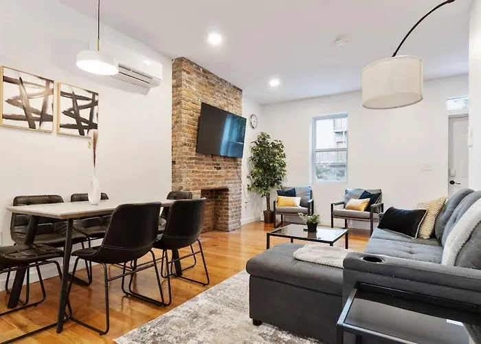 3 Bdrm 2 And A Half Bath - House Private Yard Duplex