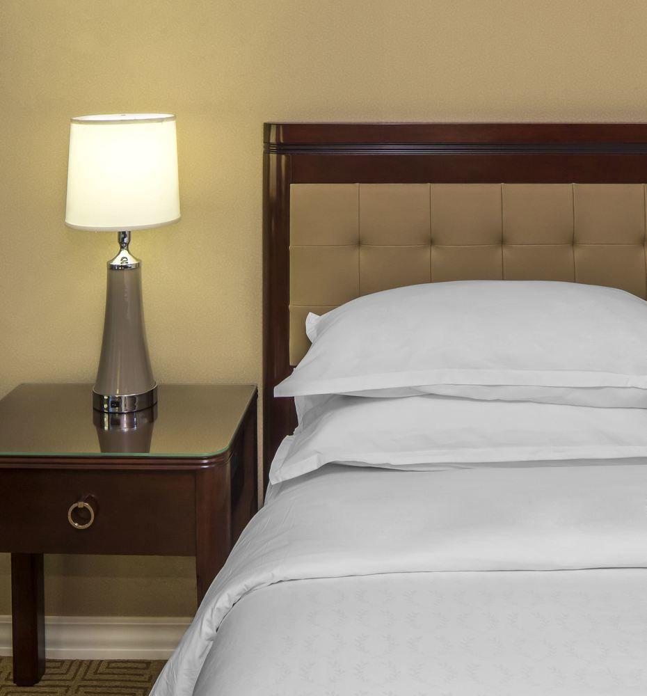 Sheraton At Station Square 3*