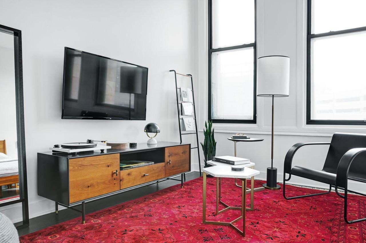 Abode - Downtown Convention Center Apartment *