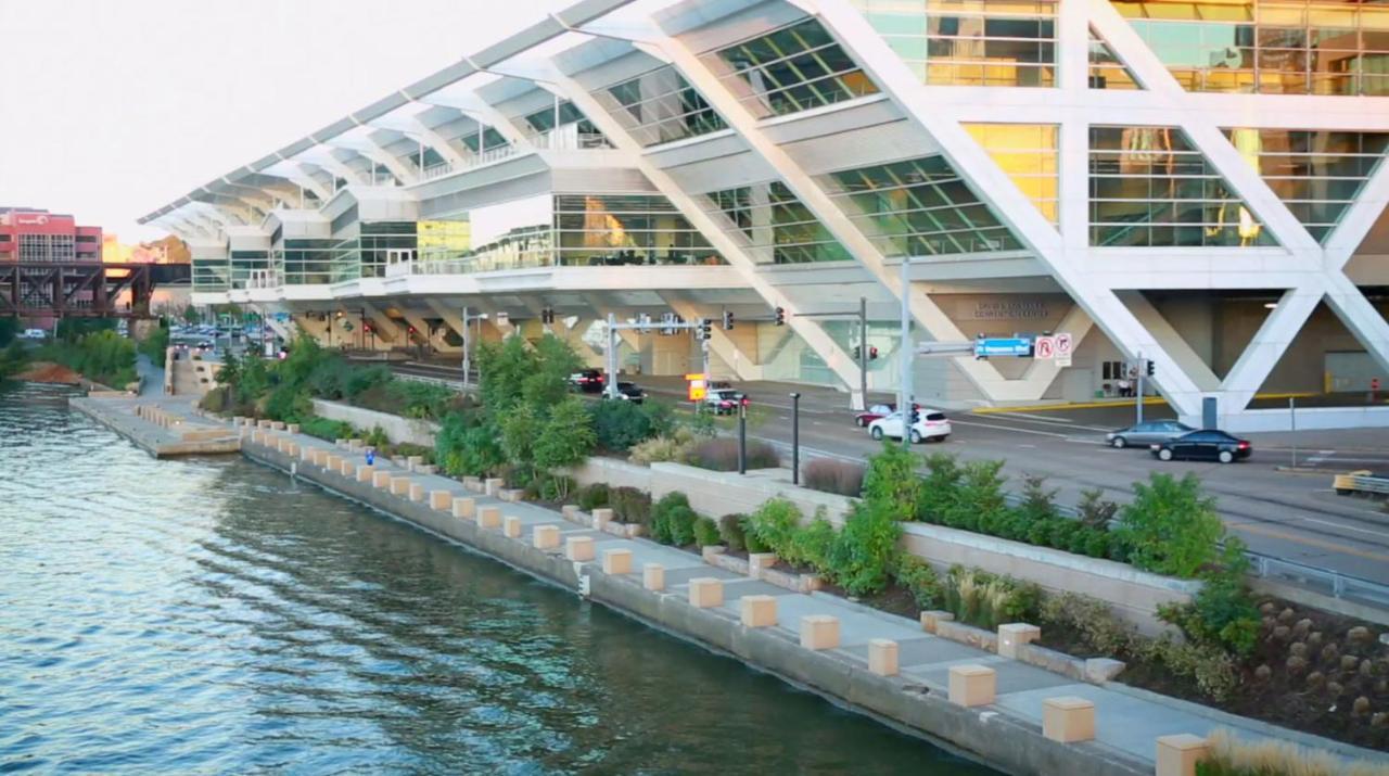Abode - Downtown Convention Center Apartment *