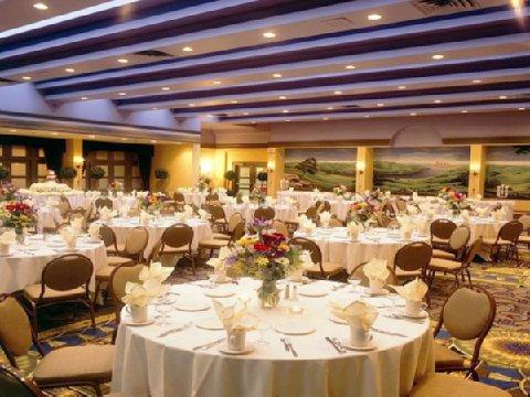 Hotel Holiday Inn Pittsburgh-International Airport 2*