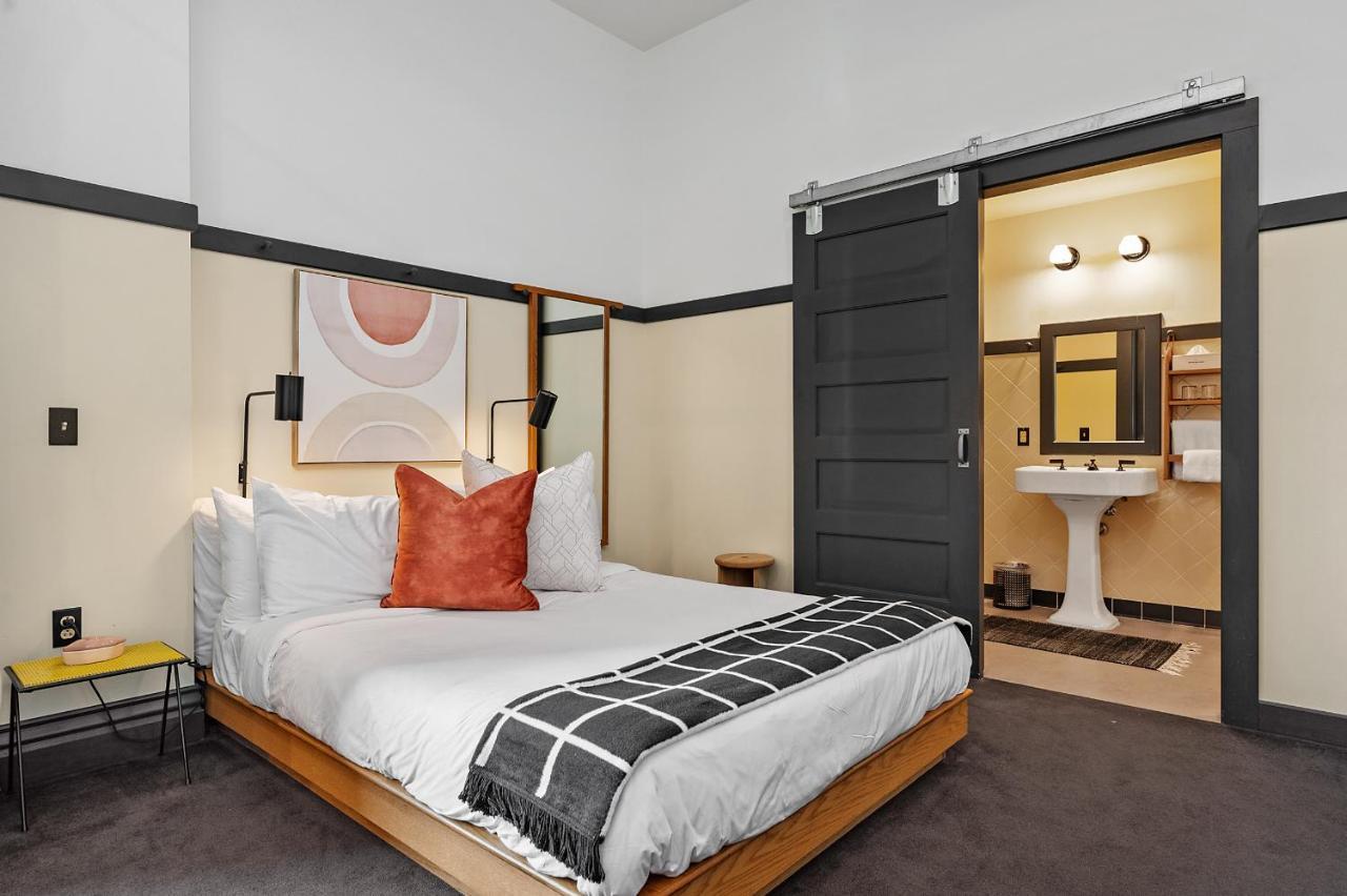 The Maverick By Kasa Hotel 4*