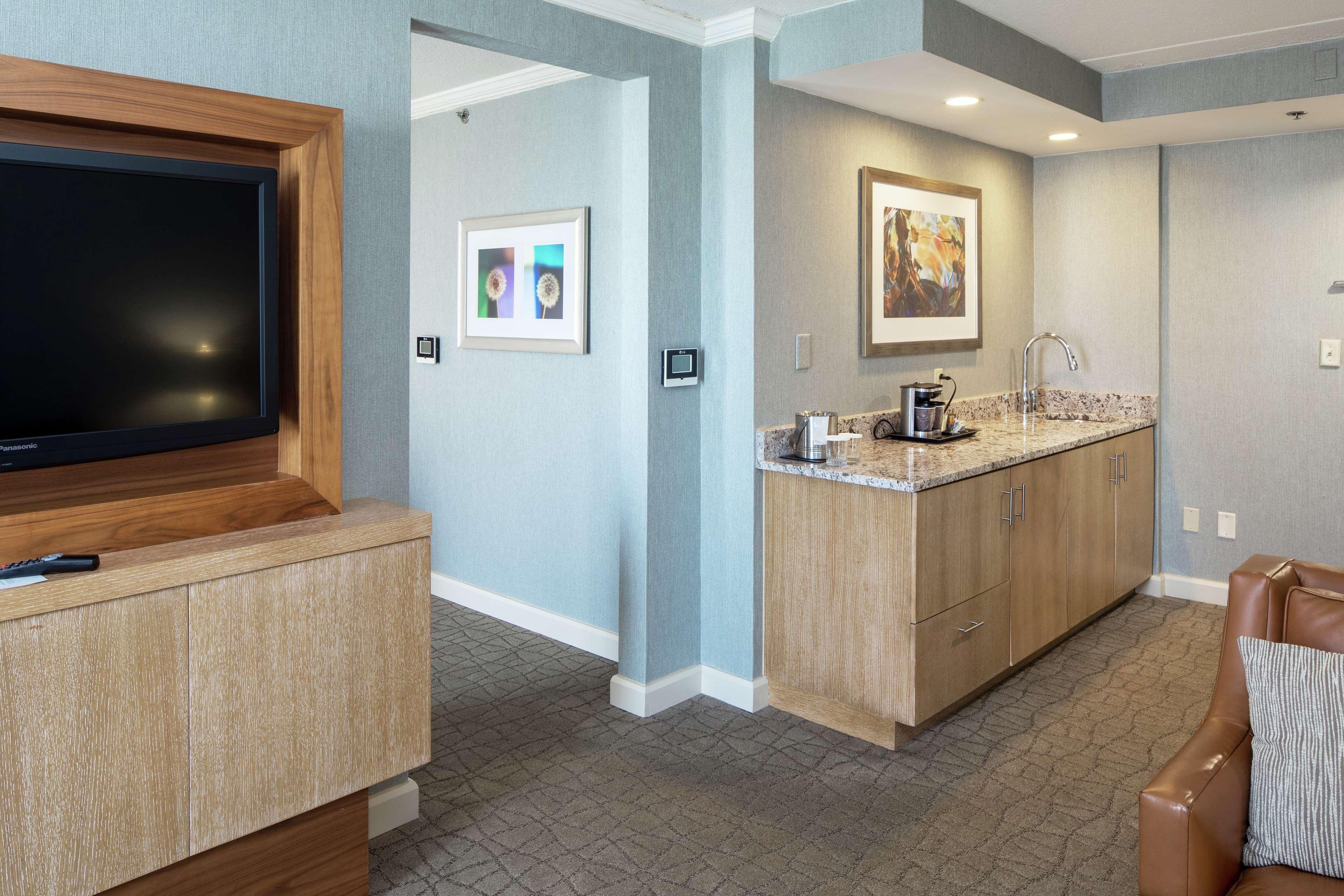 Doubletree By Hilton Pittsburgh-green Tree Hotel 4*