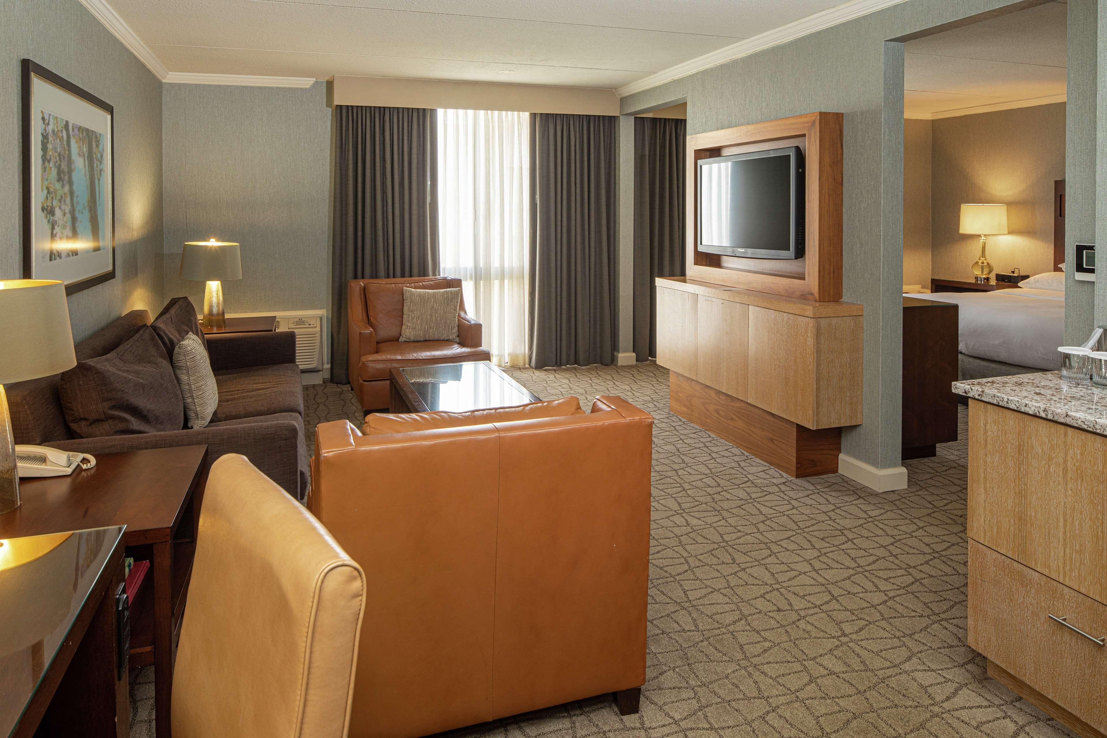 Doubletree By Hilton Pittsburgh-green Tree Hotel 4*