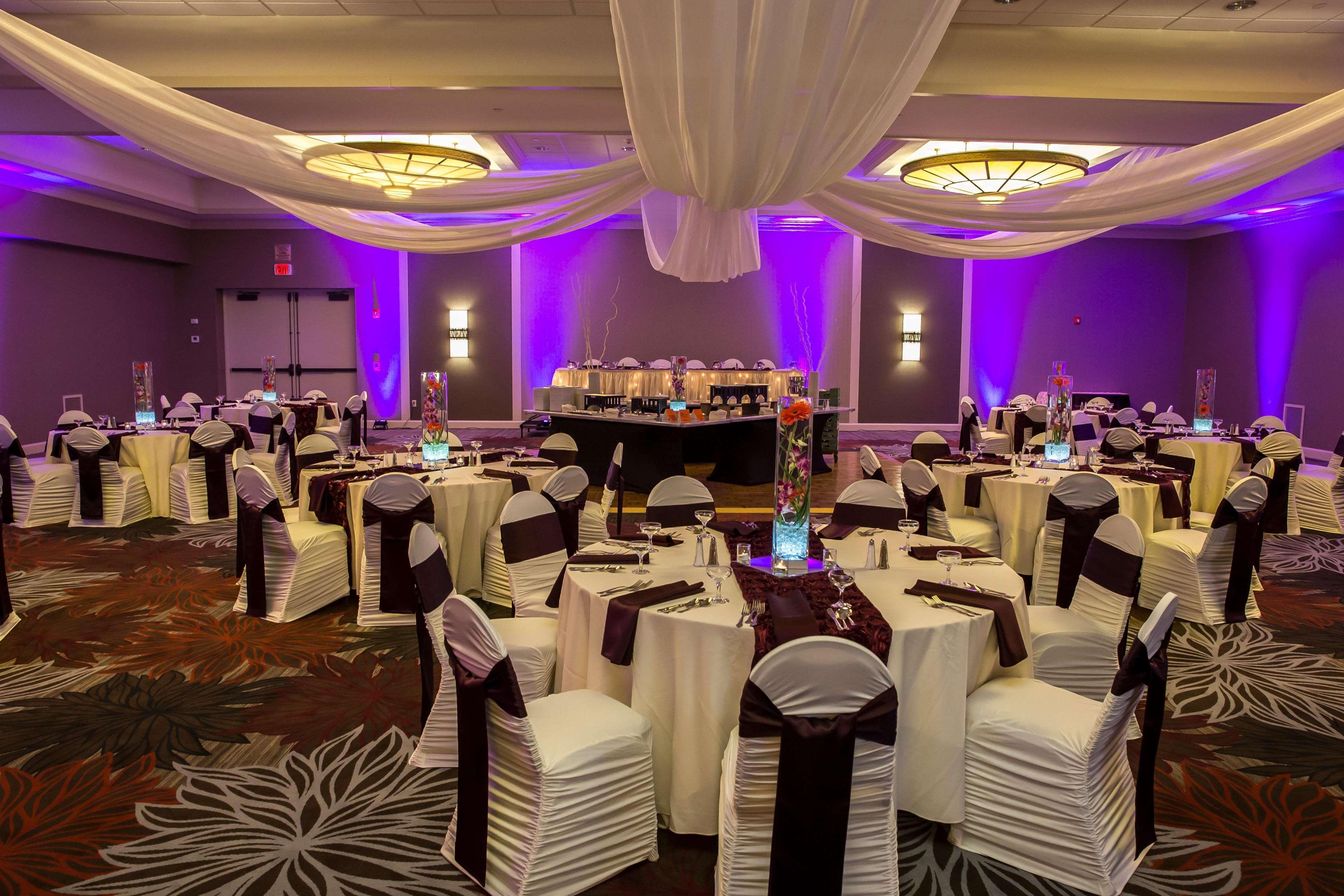 Doubletree By Hilton Pittsburgh-green Tree Hotel Pittsburgh
