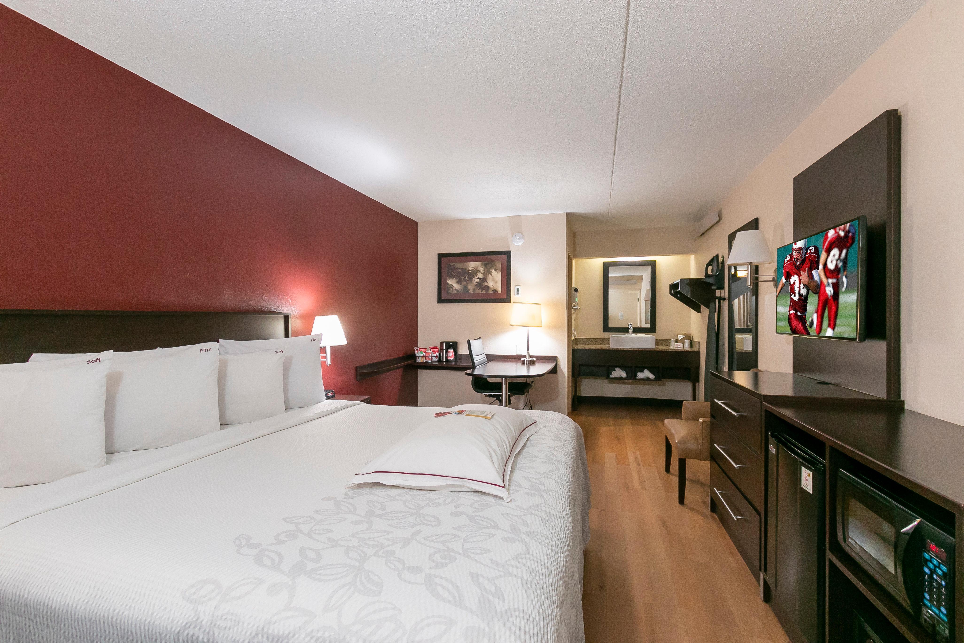 Red Roof Plus+ South - Airport Hotel 3*