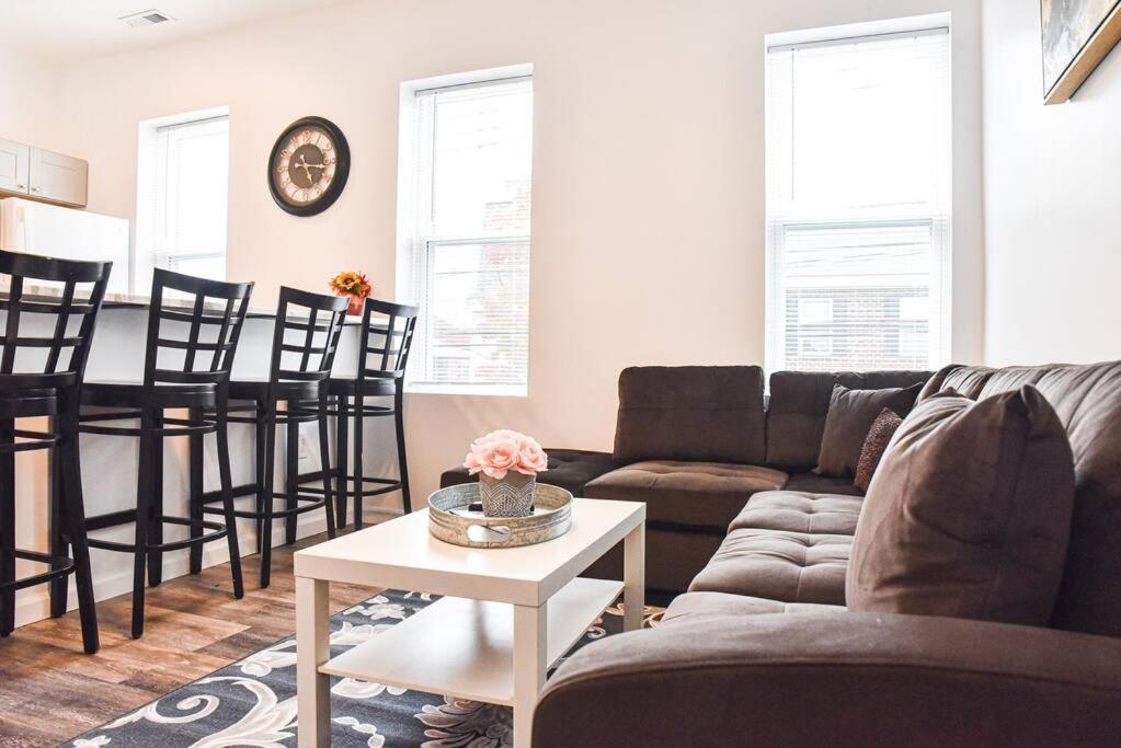 Beautiful Home-walkable Area W Parking