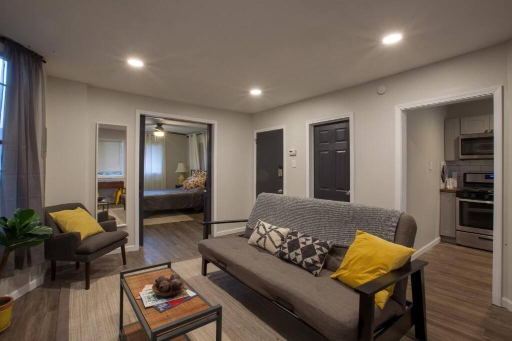 Beautiful One Bedroom Oasis Apartment *