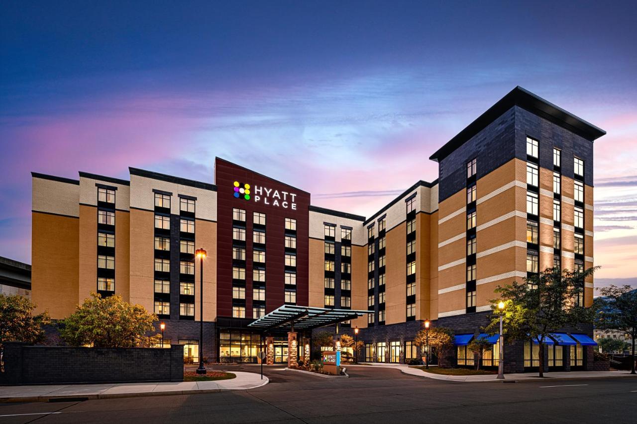 Hyatt Place North Shore 3*
