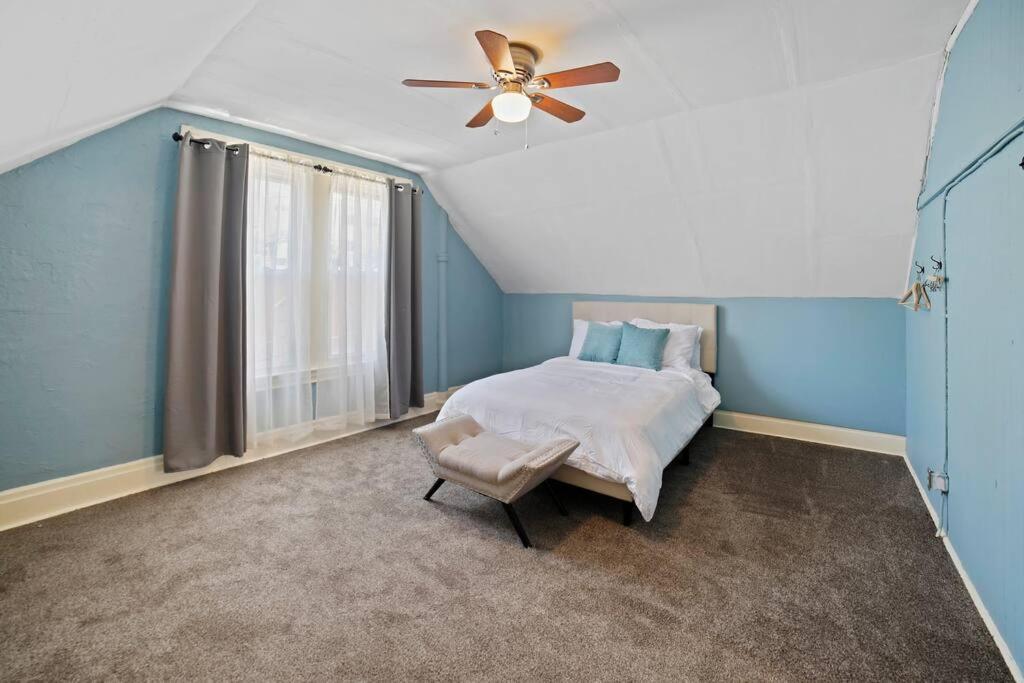 Historical 3 Bedroom In The Heart Of The Holiday home Pittsburgh