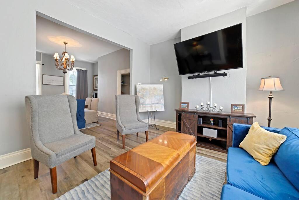 Historical 3 Bedroom In The Heart Of The * Pittsburgh