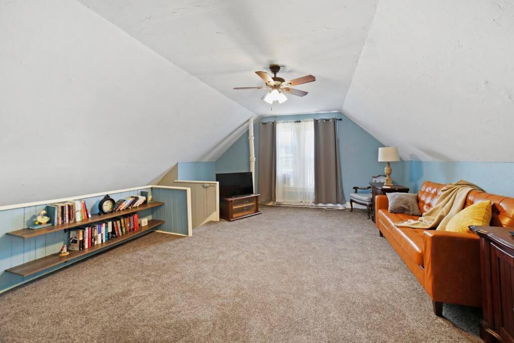 Historical 3 Bedroom In The Heart Of The Holiday home Pittsburgh