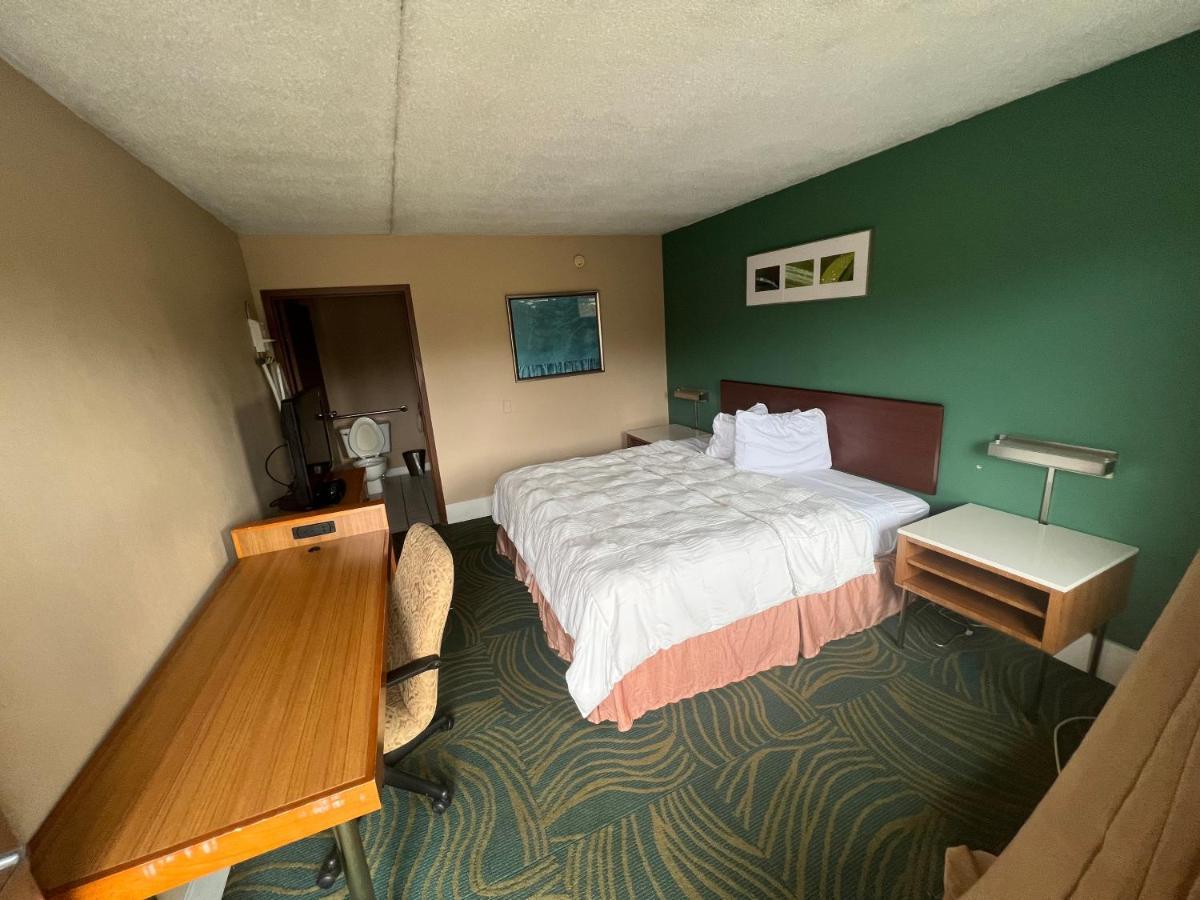 Hilltop Pittsburgh 3*