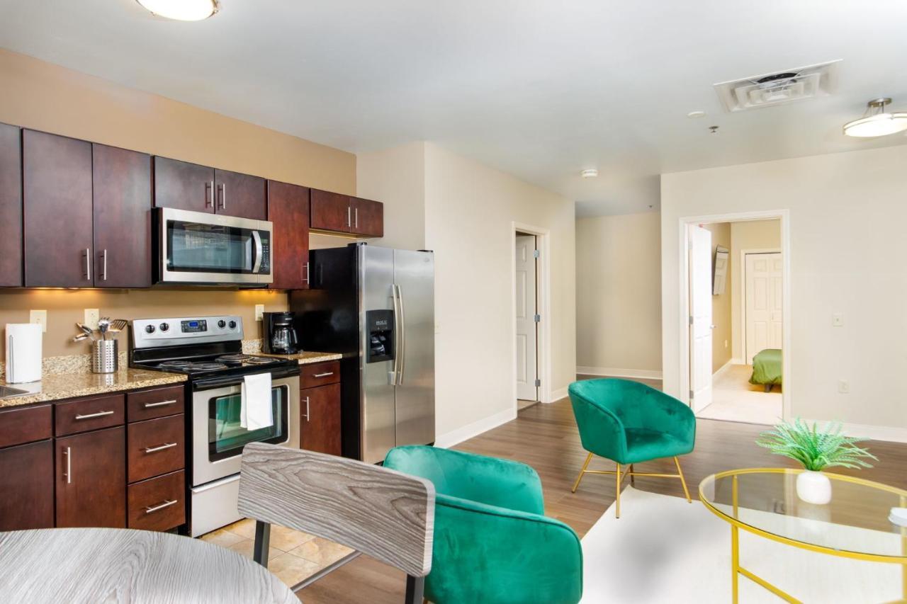Apartment Luxe Views Prime Location 24-7 Parking Gym Lounge *