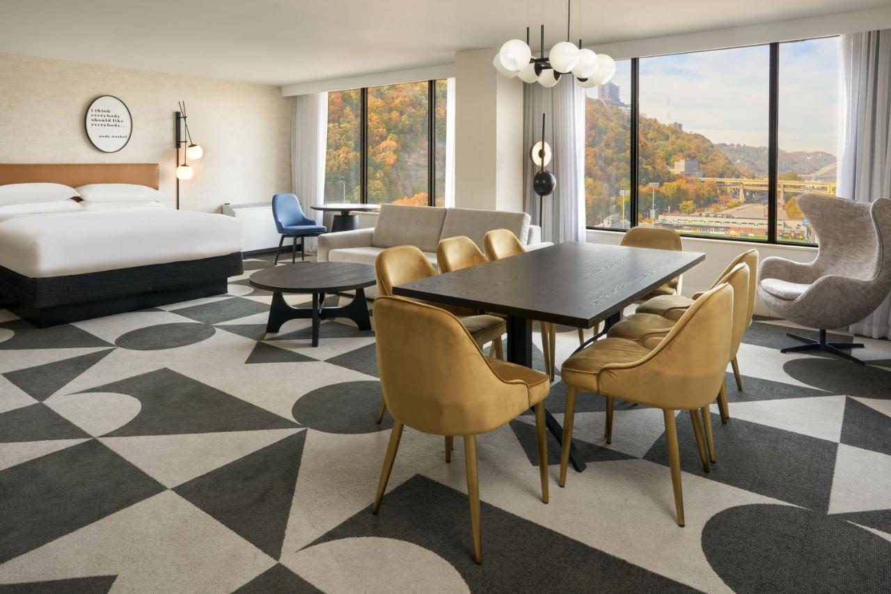 Sheraton At Station Square Hotel 3*