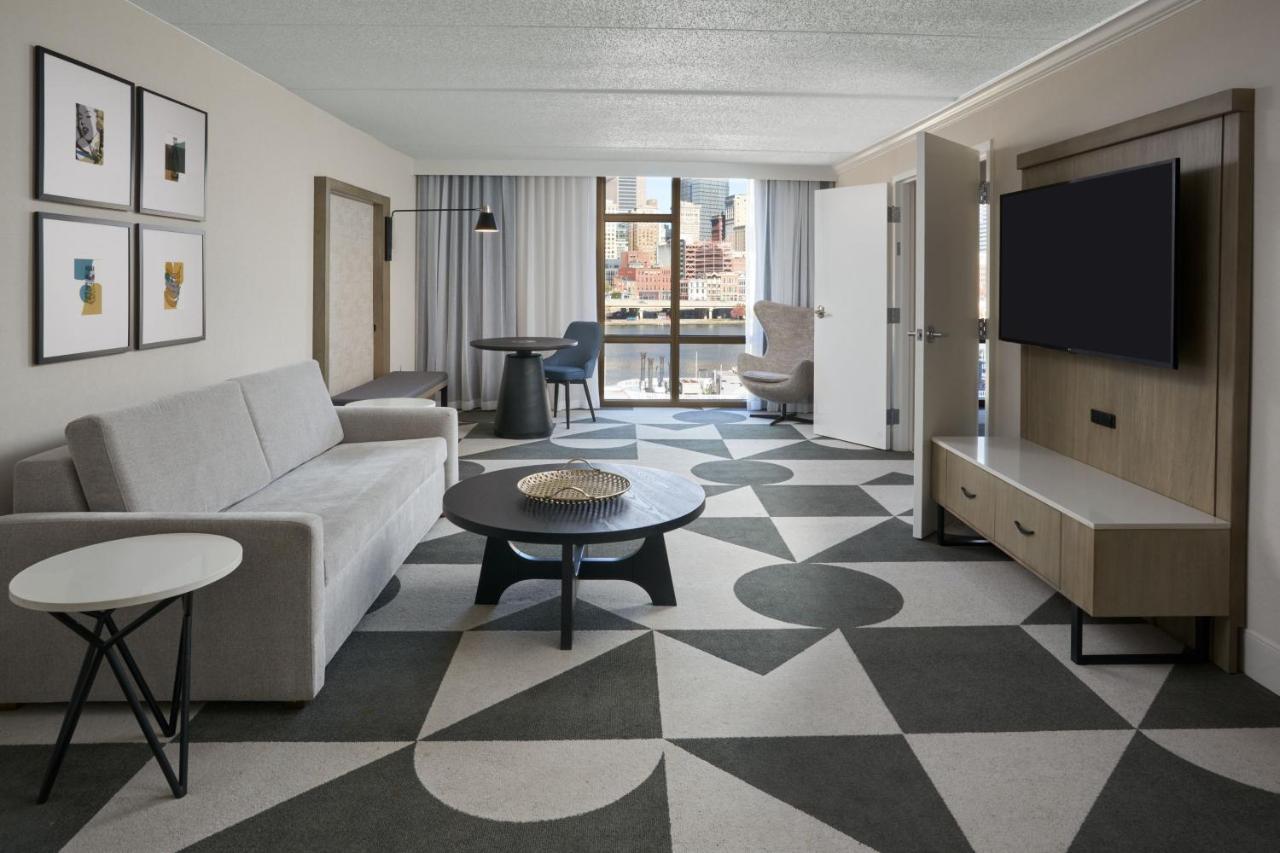 Sheraton At Station Square 3*